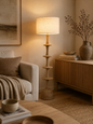 Houten design vloerlamp – warme sfeerverlichting met linnen kap