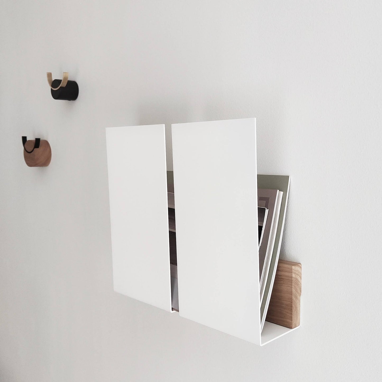 Wandtijdschriftenrek Faenza – zwevende wandplank