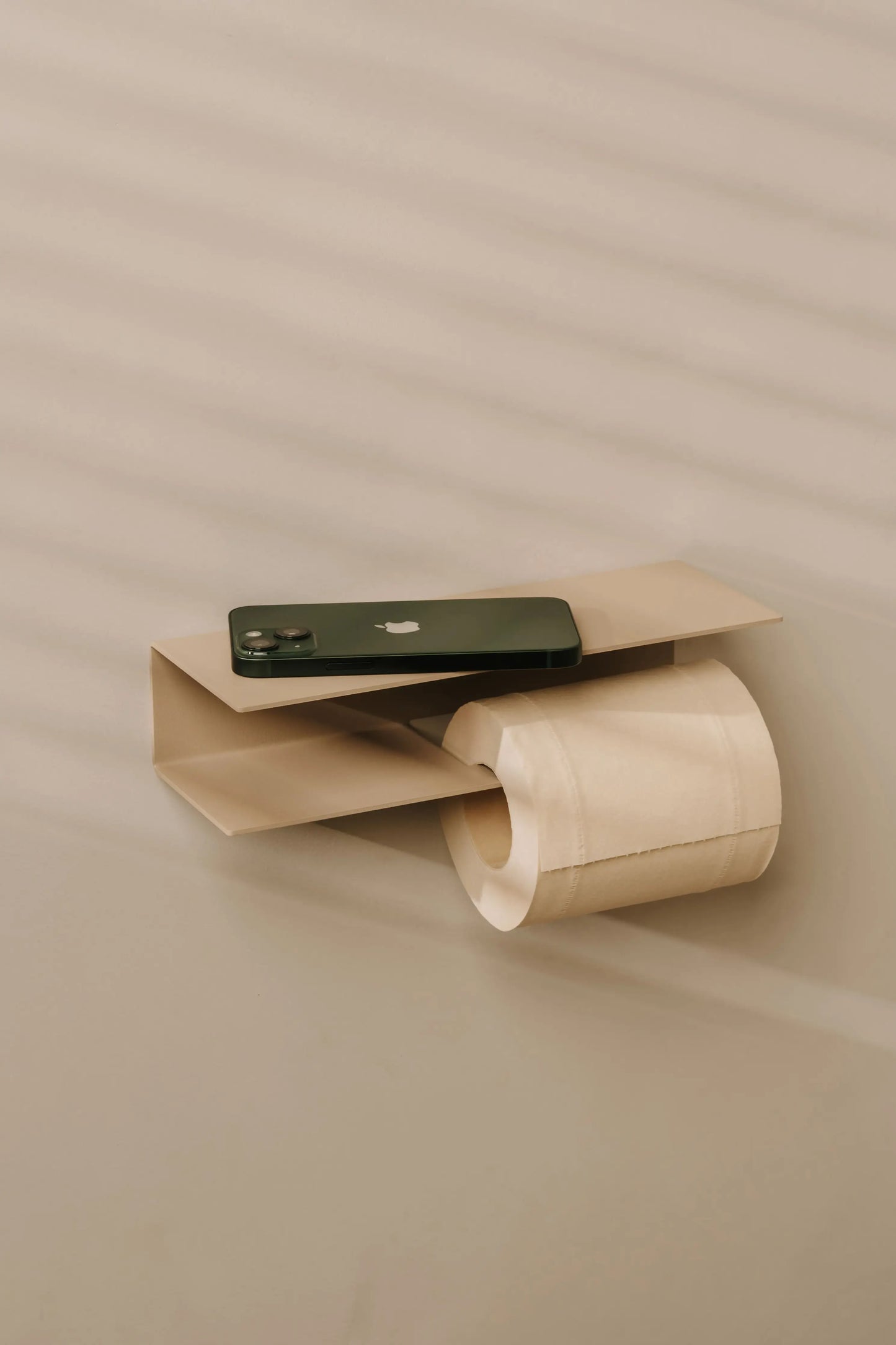 Toiletrolhouder Berno – met geïntegreerd plankje