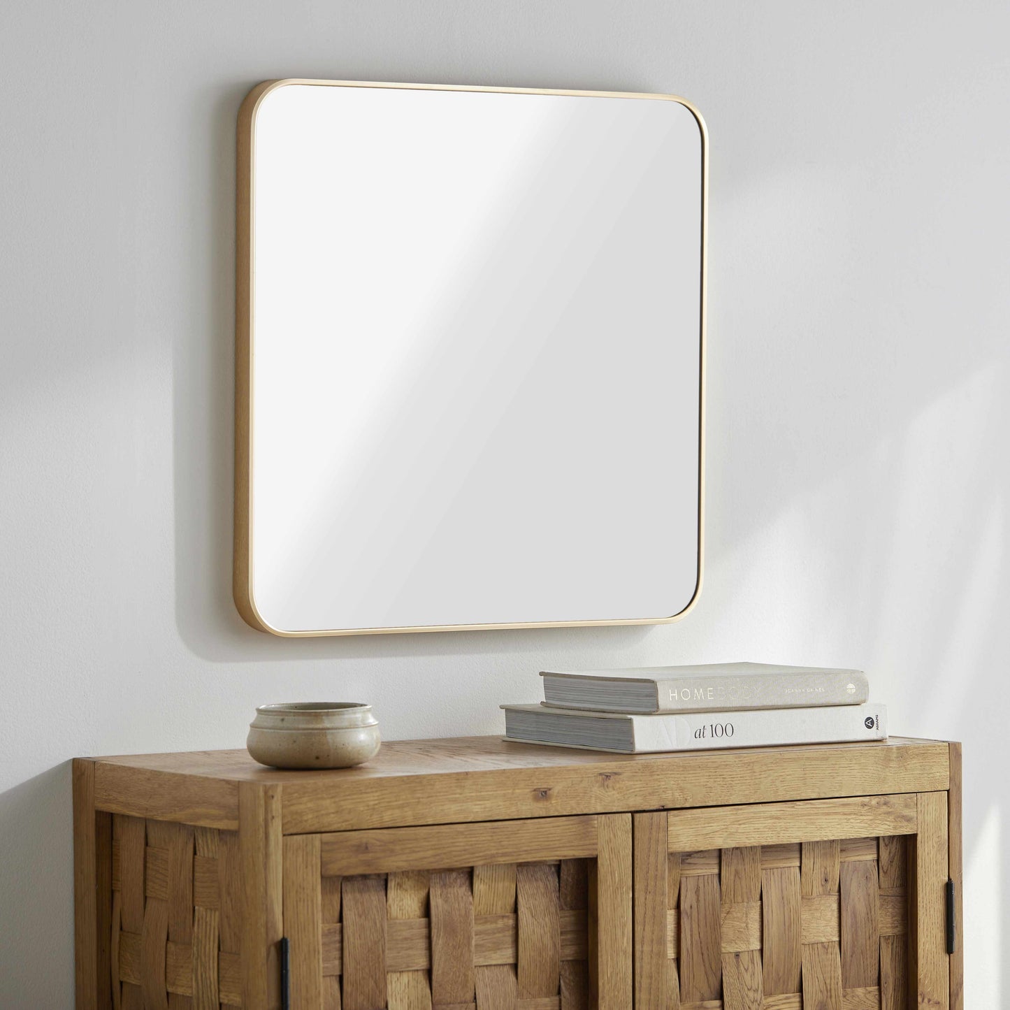 Gouden boogvormige wandspiegel – modern & luxe Scandinavisch design