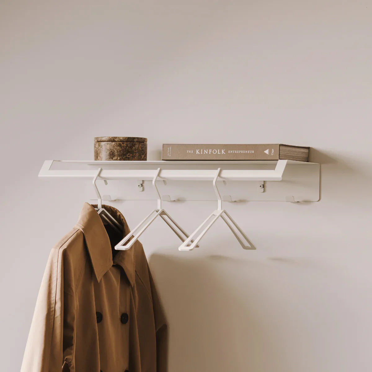 Wandkapstok Lyon – met plank en haken